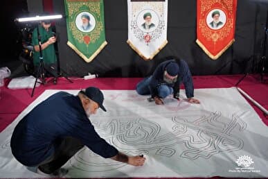 سومین رویداد «نقش میان میدان» در رواق کشوردوست رقم خورد/ کتیبه‌ «مثلی لا یُبایَع مثله» در شب عید غدیر اجرا و رونمایی شد