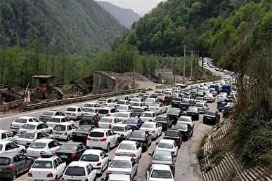 ترافیک سنگین در هراز و محور‌های منتهی به تهران/ مه‌گرفتگی در جاده‌های شمالی