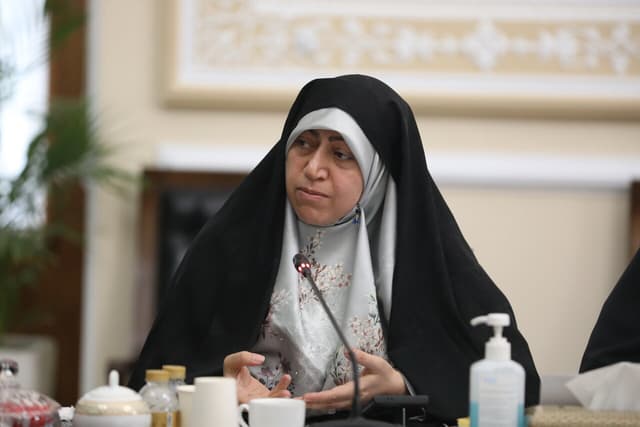 لزوم توجه ويژه دولت و مجلس به تأمين امنيت شغلي، مسکن، ارتقاي سلامت و مطالبات کارگران و بازنشستگان/ اولويت در مصرف کالاي ايراني، وظيفه همگاني، شرعي و انقلابي ما است