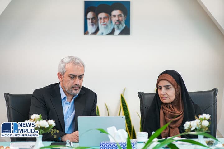 نشست مشترک وزراي راه و اقتصاد براي تسهيل تخليه و ترخيص کالا از بنادر و مرزها