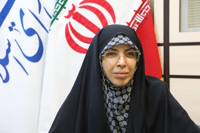 انتقاد از اجرا نشدن برخي دستورالعمل‌ها و تعهدات اقتصادي/ ضرورت رفع موانع بانکي و تسهيل فرآيندهاي تأمين مواد اوليه و دارو