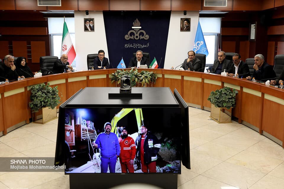 ايران بايد به داشتن چنين کارکناني در صنعت نفت افتخار کند