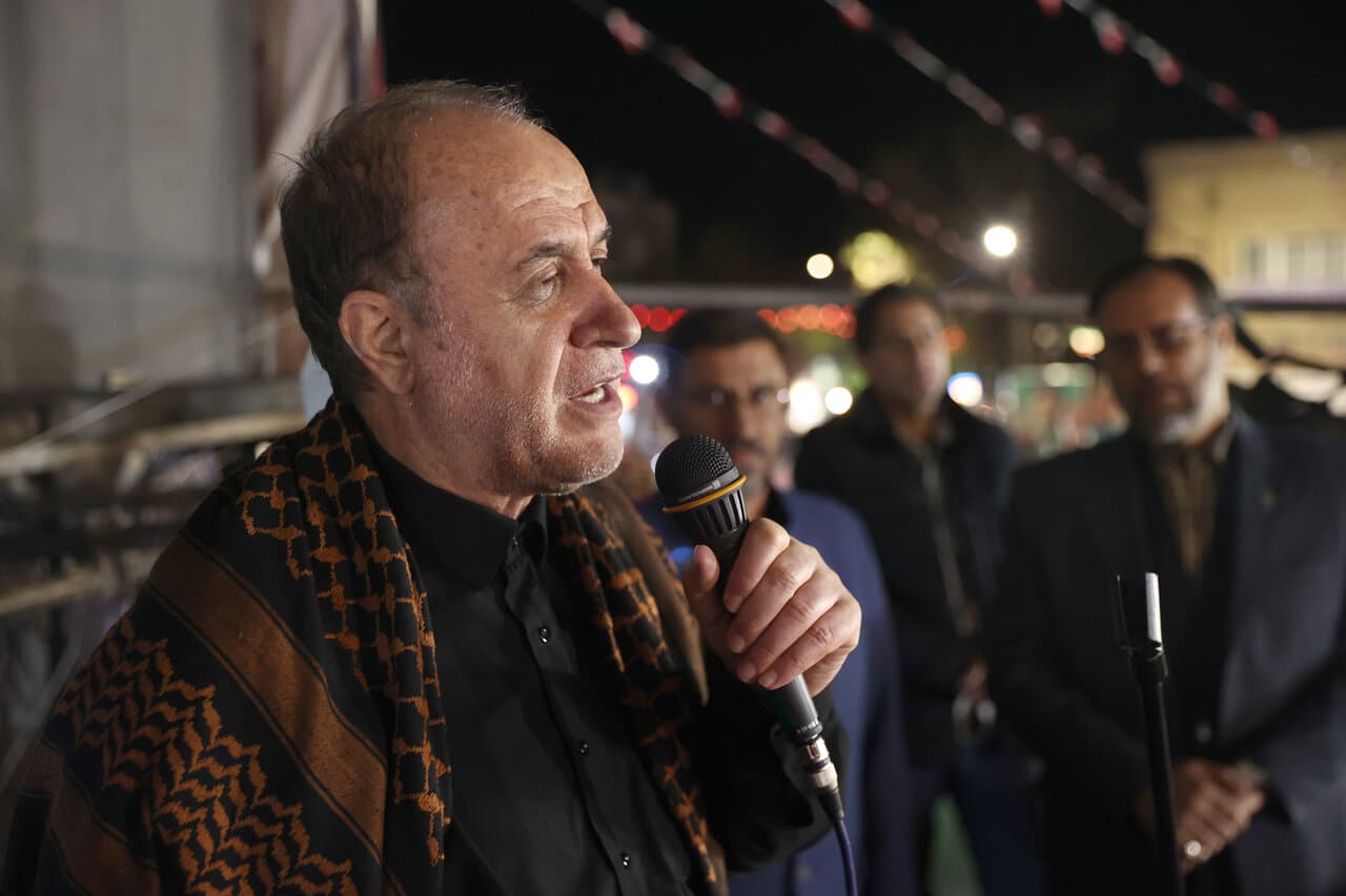 ملت ایران در جنگ ترکیبی و همهجانبه مقابل آمریکا ایستادگی کرده است