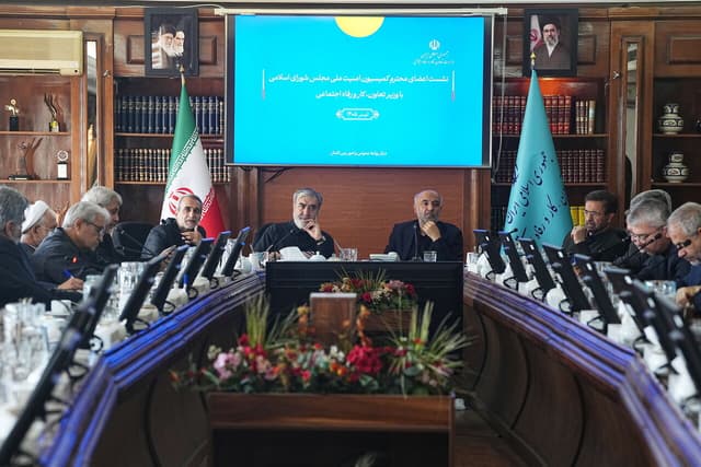 میدری: ترمیم بازار کار با اجرای بستههای حمایتی و تأمین مالی غیرتورمی شتاب میگیرد/ عزیزی: وزارت کار در مدیریت پیامدهای جنگ و حفظ امنیت اجتماعی عملکرد خوبی داشته است