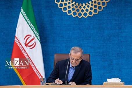پزشکیان: معلمان معماران اصلی «عزت ملی» و «ایستادگی» در نسل‌های آینده هستند