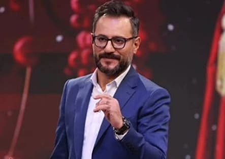 مجری برنامه «زمانه»: نمایشگاه مجازی کتاب تهران بلیط رهایی از بن‌بست‌هاست/ رهبر شهید ما در بحبوحه جنگ دوازده‌روزه مطالعه منظم‌شان را ترک نکردند