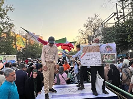 ده کیلومتر شور و شعور/ از پذیرایی با طعم صلح تا حمایت از رهبر جدید در «مهمونی ده‌کیلومتری غدیر»