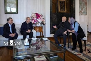 دیدار رئیس جمهور با «فرخ سعیدی» از مفاخر علوم پزشکی کشور