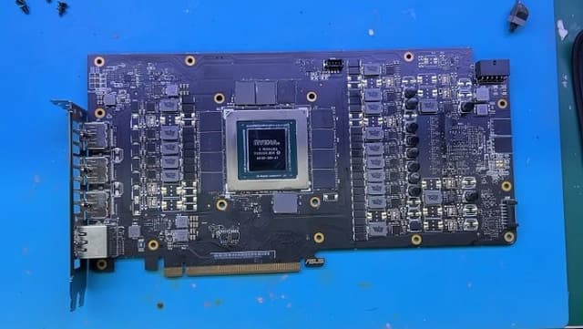 کلاهبرداری عجیب در بازار کارت‌‌های گرافیک؛ RTX 4090 تقلبی با تراشه تمام پلاستیکی کشف شد
