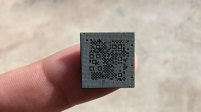 این تراشه جدید، گوشی‌های غیرپرچمدار را هم به دستیار هوش مصنوعی Gemini Intelligence گوگل مجهز می‌کند