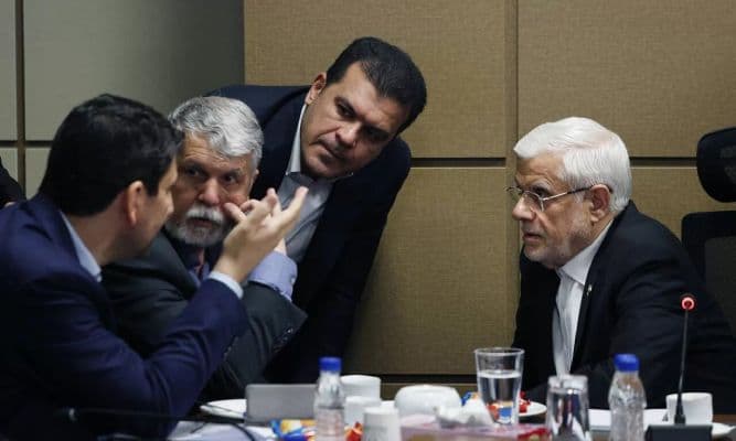 معاون اول رئیس جمهور: آقایی که مخالف اینترنت است، خودش سیمکارت سفید دارد