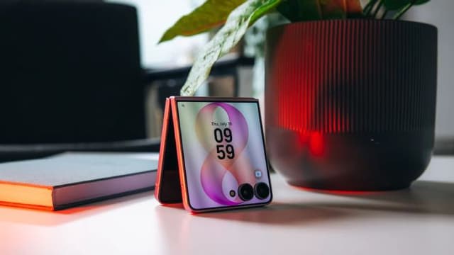 رونمایی سامسونگ از گوشی گلکسی Z Flip 8؛ همان همیشگی اما با تراشه بهتر