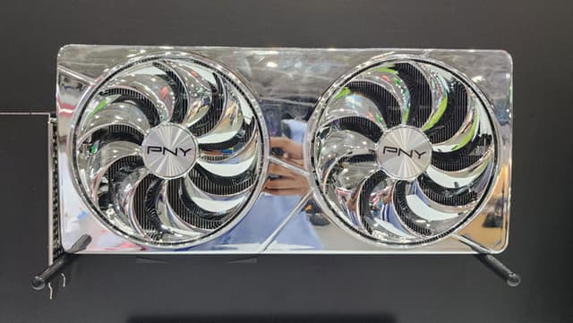 خطرناک‌ترین کارت گرافیک دنیا معرفی شد؛ RTX 5080 با فن‌های فلزی و لبه‌های تیز