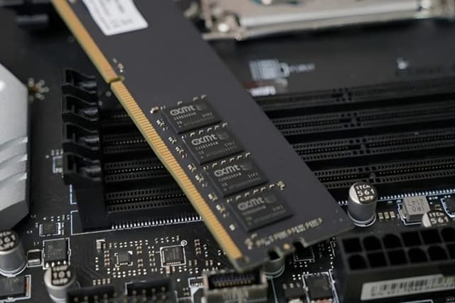 رقابت شانه به شانه با SK Hynix و سامسونگ؛ سرعت حافظه‌های رم DDR5 چینی به 8000 MT/s رسید
