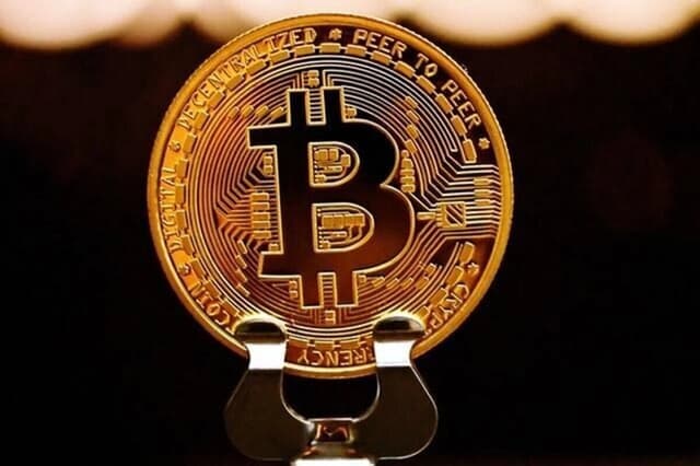 قیمت بیت کوین، امروز شنبه ۱۲ اردیبهشت ۱۴۰۵