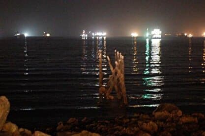 صداوسیما: صدای انفجار در سیریک / برخی منابع آگاه این صدا را مرتبط با بسته نگهداشتن تنگه هرمز میدانند / ساعت یک بامداد صدای دو انفجار هم در بندرعباس شنیده شد / فارس: دقایقی قبل ایران اجازۀ عبور یک نفتکش متخلف به تنگه را نداد