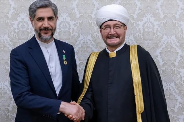 اعطای نشان عالی مسلمانان روسیه به رایزن فرهنگی ایران
