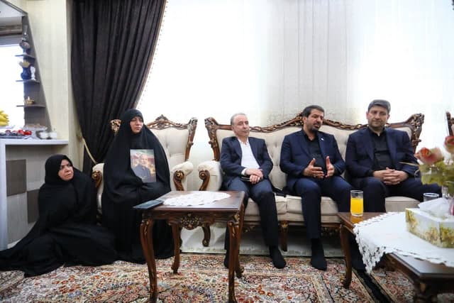 وزیر ارتباطات: زیرساختهای ارتباطی کشور مدیون مجاهدت شهداست