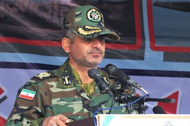فرمانده قرارگاه منطقهای غرب نزاجا: آمریکا و اسرائیل آرزوی تسلیم ایران را به گور میبرند