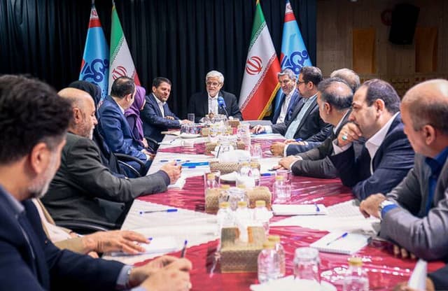 عارف: بزودی جشن پیروزی را برگزار میکنیم/ تنگه هرمز ملک طلق ایران است