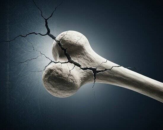 چرا با افزایش سن، سلامت استخوانها تهدید میشود؟