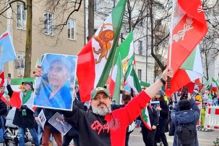 تقاطعگیری منافقین با سلطنتطلبان پس از شکست در میدان/ آیا ماشین ترورهای مشکوک در اروپا راه خواهد افتاد؟/ رصد تحرکات مریم رجوی در ایتالیا توسط یک باند گنگستری!