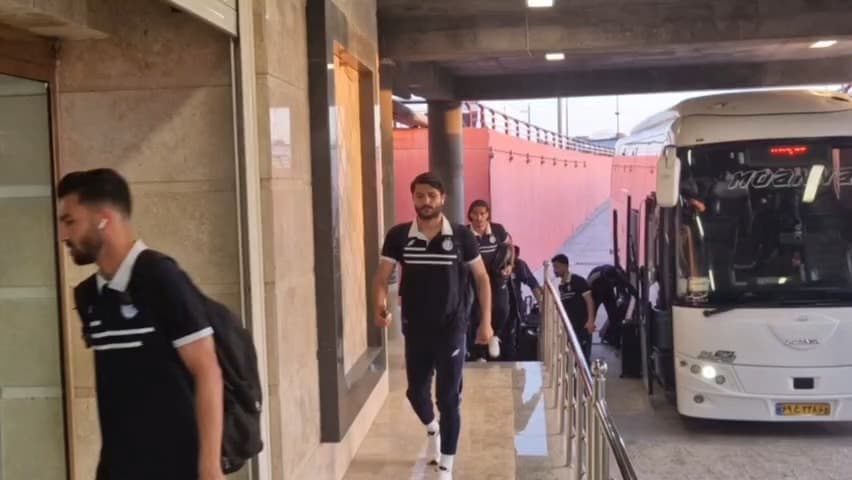 ورود تیمهای مس رفسنجان و استقلال به ورزشگاه