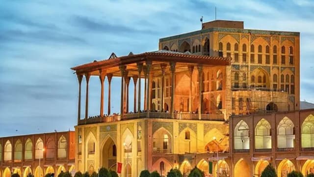 سند مالکیت «هشت و بهشت» و «کاخ عالی قاپو» به نام میراثفرهنگی اصفهان شد
