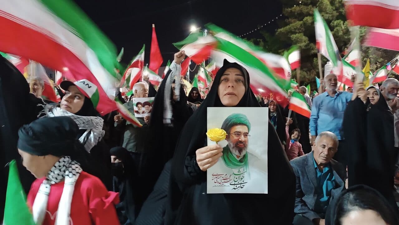 پایتخت، میعادگاه سرخ و سبز/ از چفیههای دیروز تا بصیرت امروز