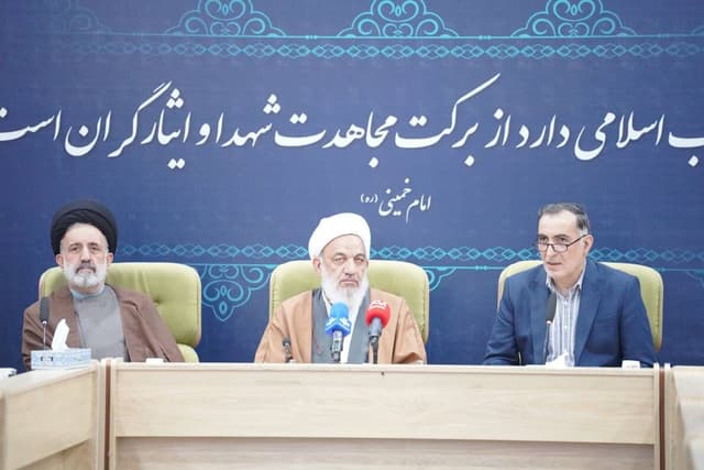 پیروزی در برابر جنگهای ترکیبی دشمن مرهون ایستادگی ملت و خون شهداست