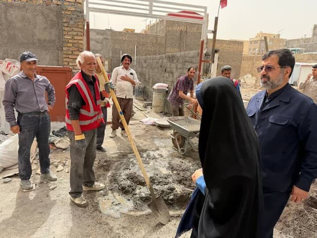صادق از مناطق مسکونی آسیبدیده از جنگ در قم بازدید کرد