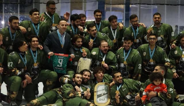 قهرمانی نیروی زمینی ارتش در لیگ هاکی روی یخ جام ماکان