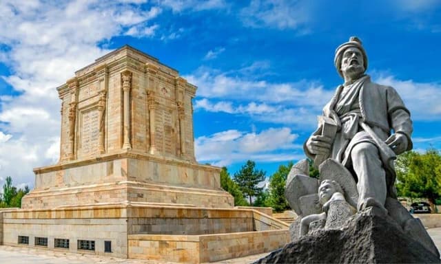 رئیس بنیاد ایرانشناسی: فردوسی وجدان بیدار ایران و نگهبان هویت ملی است