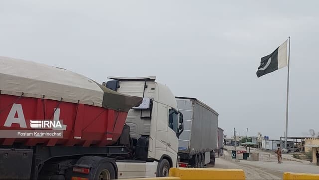 ظرفیت خروج کامیونها از مرز ریمدان ۲ برابر شد