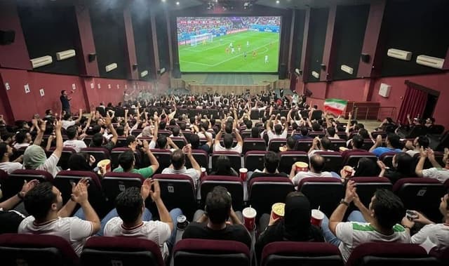 نمایش فوتبال روی پرده سینمای مگامال/ برنامههای مناسبتی را با اکران عمومی اشتباه نگیریم