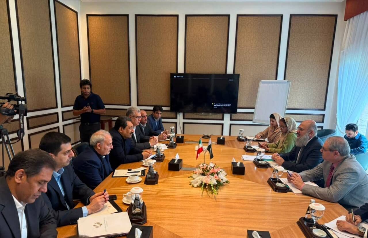 وزیر صمت خواستار پیگیری مشکلات کانتینرهای ایرانی در بندر کراچی شد