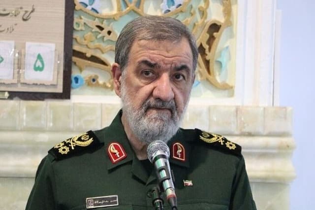 محسن رضایی: اجازه فرار به آمریکا نمیدهیم
