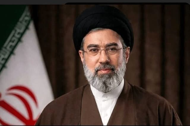 رهبر انقلاب: معلمان و کارگران ستون فقرات فرهنگ و اقتصاد کشور هستند