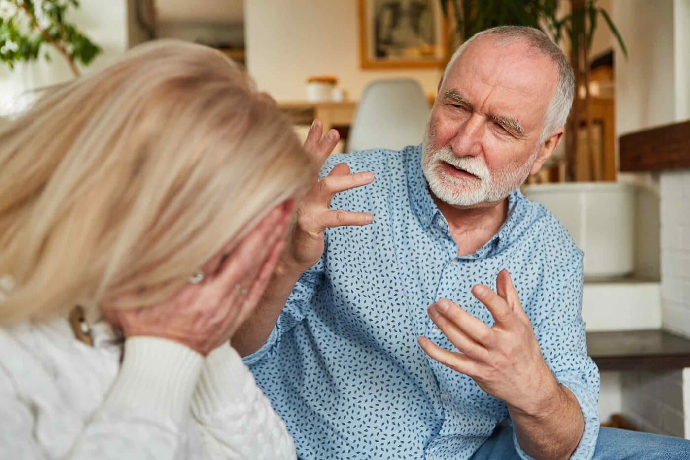 چرا والدین سالمند ناگهان پرخاشگر میشوند؟