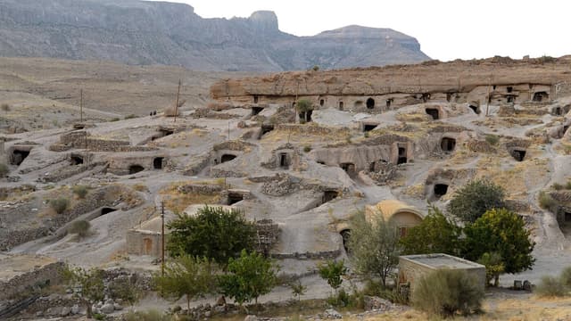 سفر به روستای صخرهای و تاریخی میمند