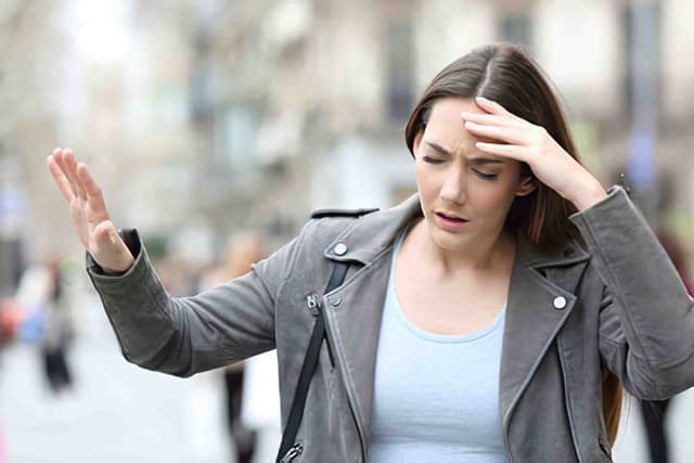 اگر سرگیجه با این علائم را دارید فوری به اورژانس مراجعه کنید