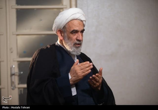 عضو مجلس خبرگان: الان مهمترین مسئله حفظ جان مقام معظم رهبری است/ اخیرا به مذاکره کنندگان تذکراتی داده شد