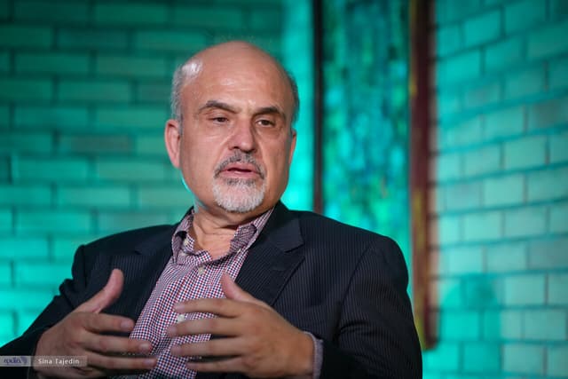 طعنه سنگین یک اصلاح طلب به صدا و سیما/ رادیکالها نگران این هستند که جمهوری اسلامی عزتمندانه از این جنگ عبور کند