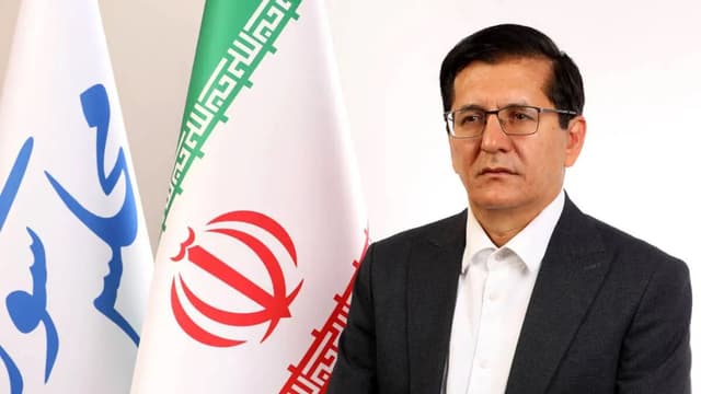 درخواست یک نماینده مجلس از دستگاههای امنیتی در خصوص «نفوذیها» در پشت تریبونها/ با بسته شدن مسیر نفوذ قدرت مانور دشمن کاهش مییابد