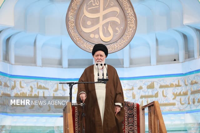 امام جمعه مشهد: تنگه هرمز و فناوری هستهای به هیچ عنوان قابل مذاکره نیست/ آمریکا به هیچ قیمتی تحریمها را بر نمیدارد