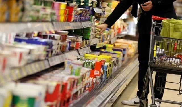 توصیههای یک مقام مسئول در وزارت بهداشت برای جایگزینی مواد غذایی ارزان بهجای گوشت و حبوبات
