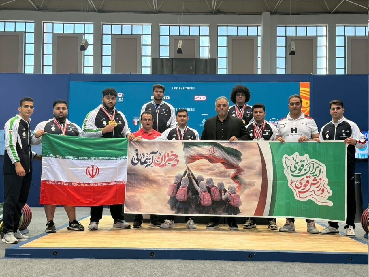 پرچم ایران بالا رفت، دلها در میناب جا ماند/ قصه غیرت در روزهای سخت جنگ