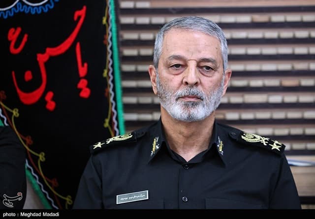 دست نوشته سپهبد موسوی یک ساعت پیش از شهادتش/ دنیا چیز بدی است چون...+ عکس