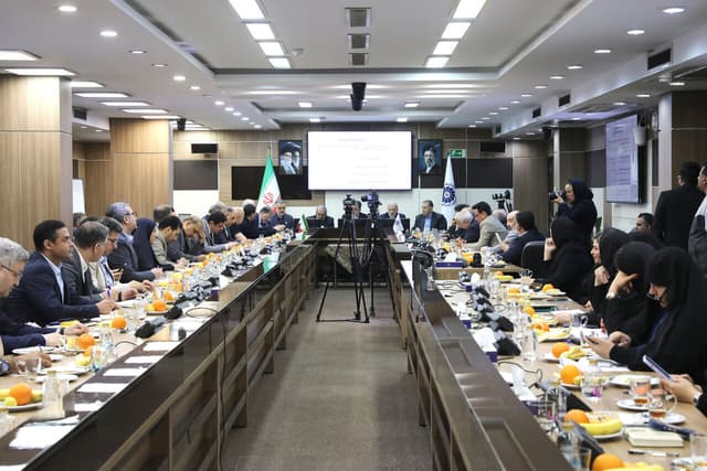 نشست مجمع نمایندگان تهران با اعضای اتاق بازرگانی؛ هشدار درباره کاسبان بازسازی و غارتگران پساجنگ!
