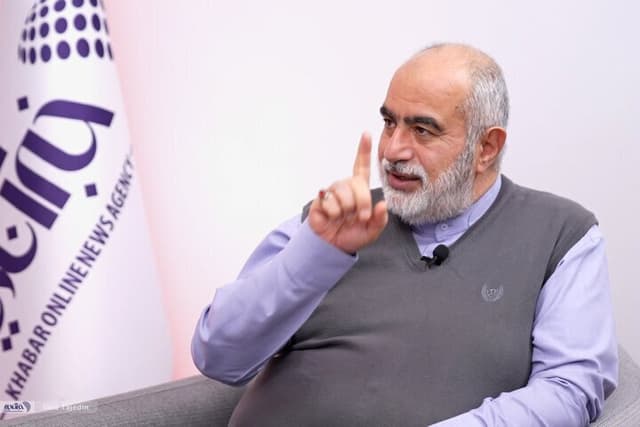 توئیت کنایه آمیز حسامالدین آشنا؛ بقول او، مسأله بی بی و ترامپ «ایران هستهای» نیست!